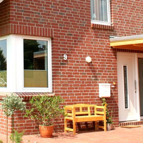 Single-family houses made of Wiesmoor kohle red brick