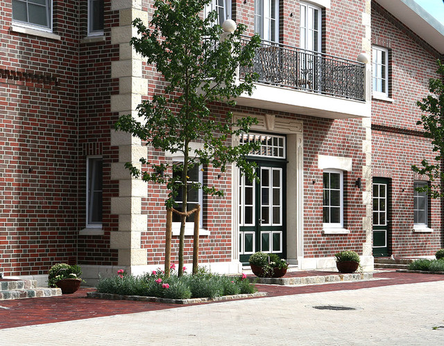 Residential buildings made of Geestbrand white shaded brick