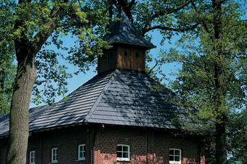 A single-family house covered with anthracite Elsass tiles