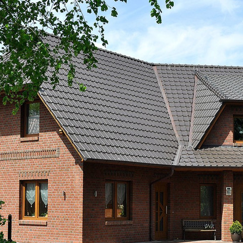 A single-family house covered with Piemont tile