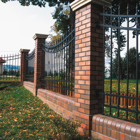  Clinker fence with finished elements