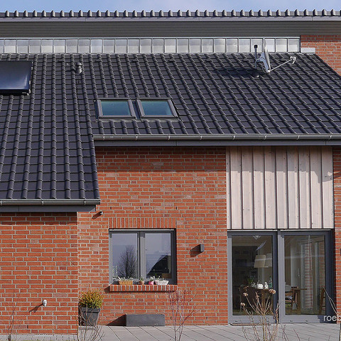 A single-family house covered with an engobe Piemont tile