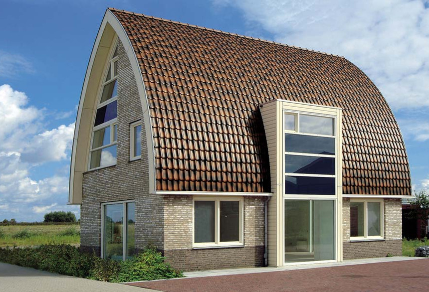 A single-family house covered with shaded copper brown Flandern tiles