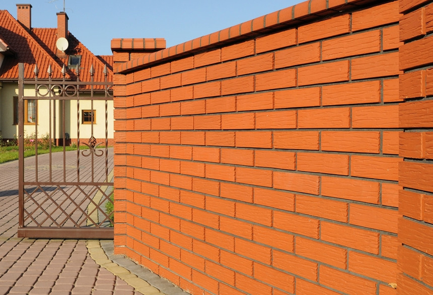 Fence made of shaded clinker Melbourne brick