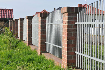 Fence made of shaded clinker Victoria brick