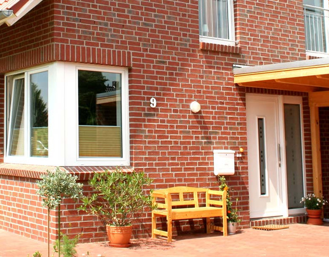 Single-family houses made of Wiesmoor kohle red brick