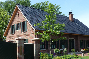 Single-family houses made of Wasserstrich light red shaded brick