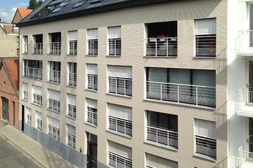 A residential building made of pearl and white Oslo brick
