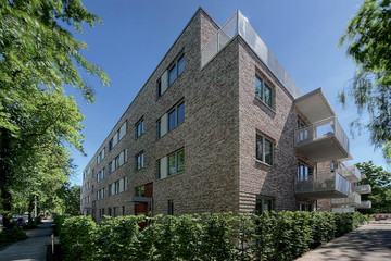 Residential buildings made of white shaded Geestbrand brick