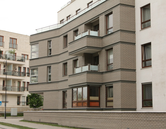 A residential building in Warsaw made of gray shaded Faro brick