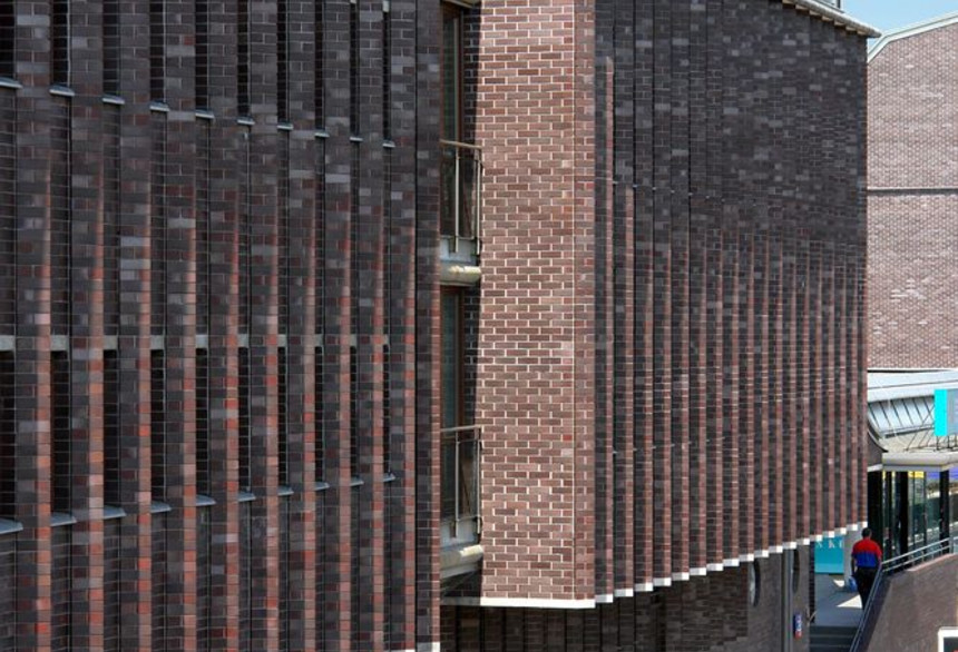Sadyba made of smooth Adelaide brick