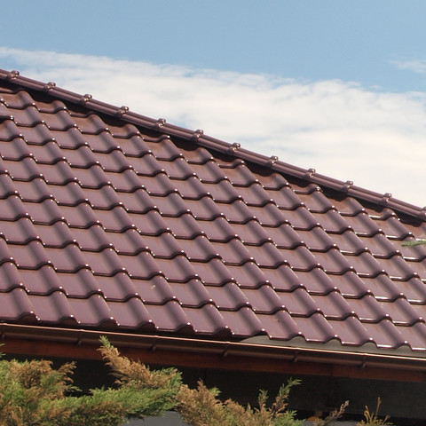 A roof surface covered with Monza trentino tiles