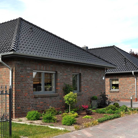 A single-family house covered with Flandernplus tiles