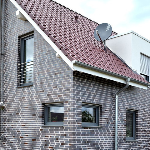 Single-family houses made of Windsor brick