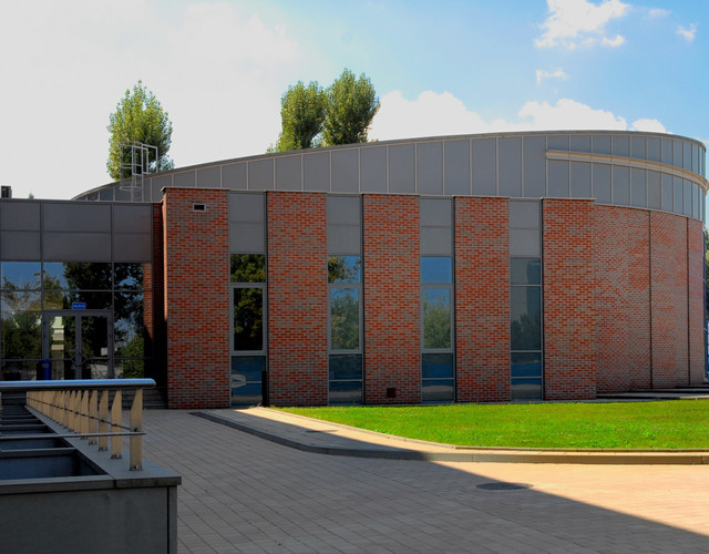 Krakow University made of shaded smooth Canberra brick