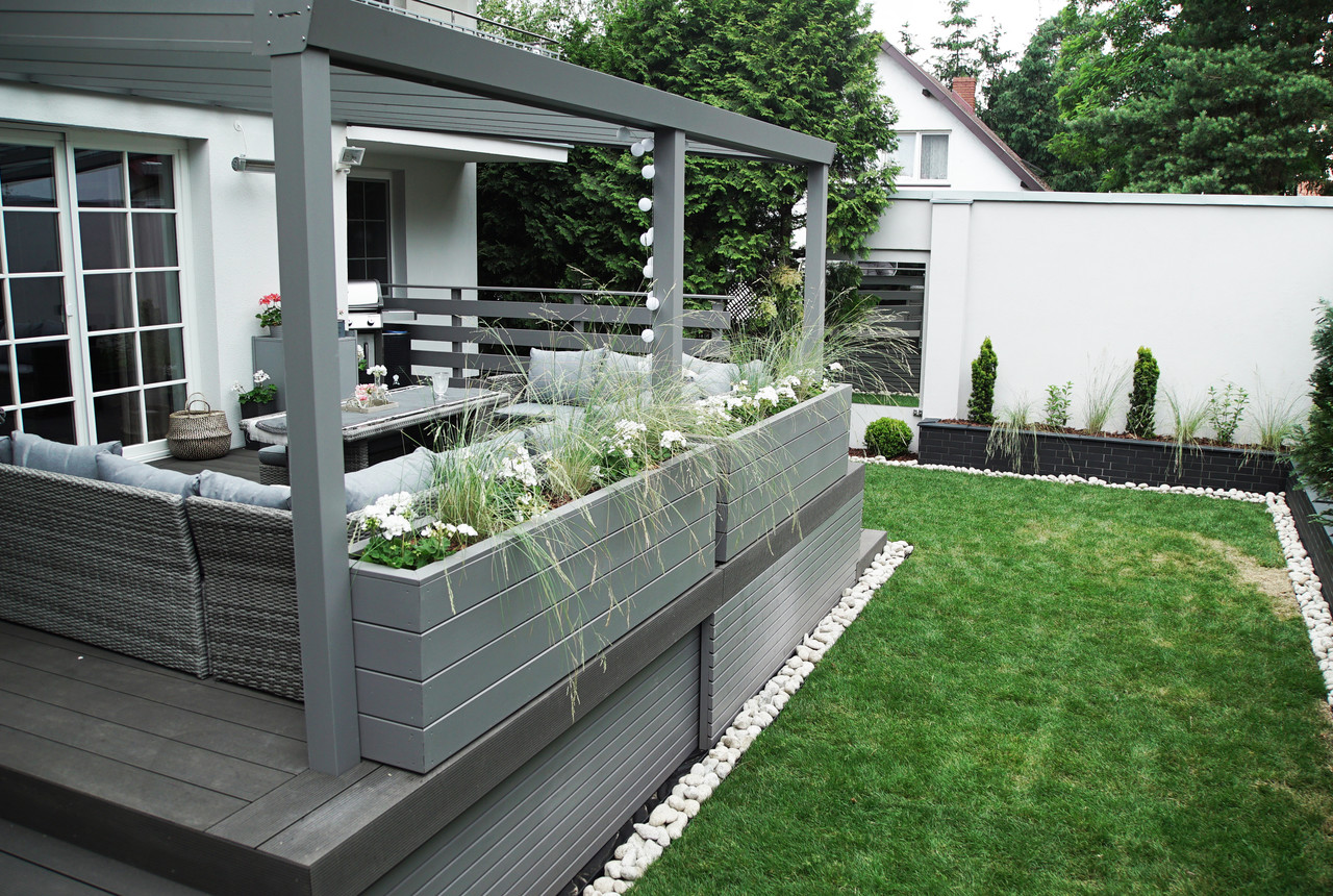A modern terrace in anthracite