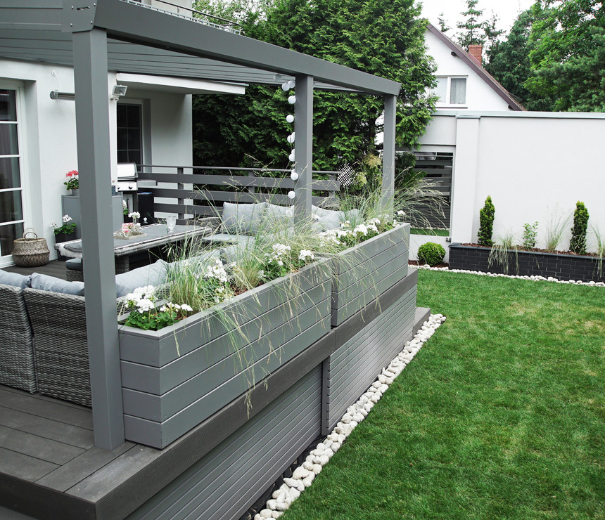A modern terrace in anthracite